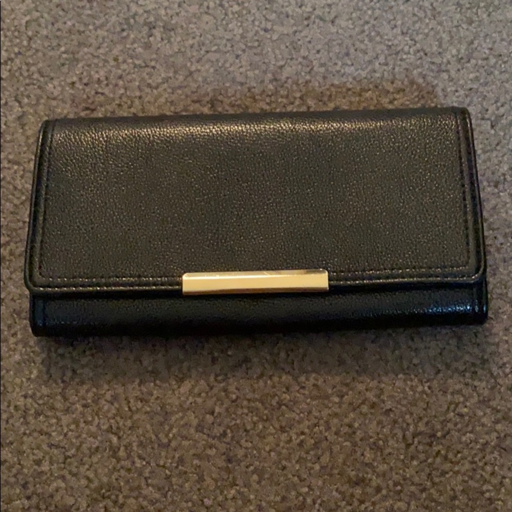 Black and gold sleek wallet